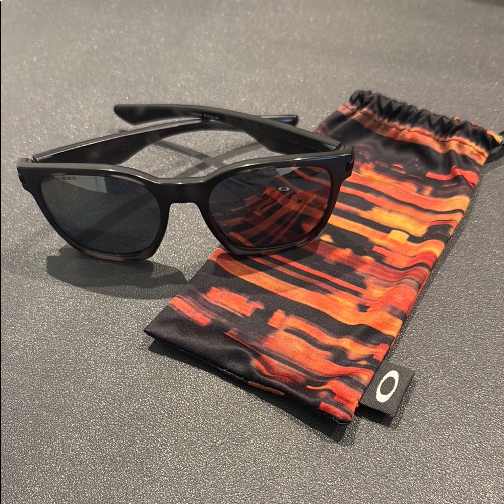 Oakley Garage Rock Matte Black Polarized Sunglasses with Pouch